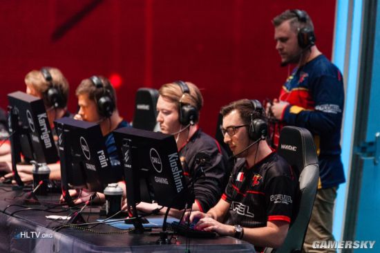 希然和icon参加拳头活动《斗魂之夜》：类似运动真人秀,暂列第一名