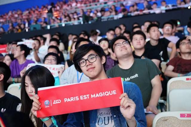 戏剧性的 r3salt - clax 交换在9 Pandas的RMR资格赛活动前几分钟敲定